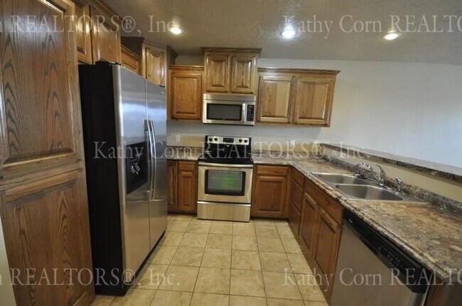 Building Photo - Gayland 121 A &amp; B