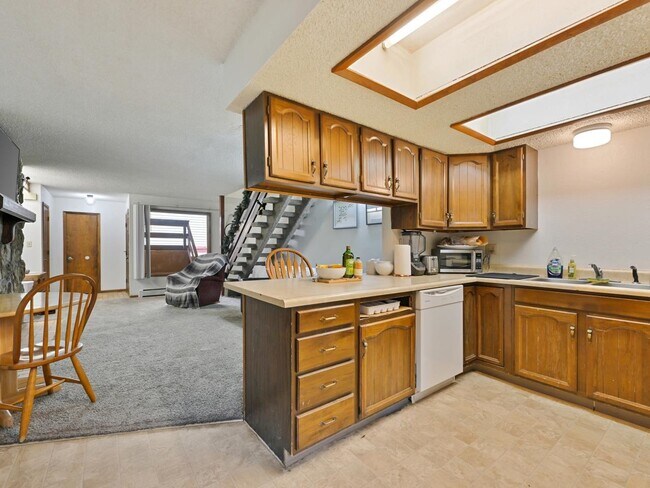 Main Level - 2150 College Plz