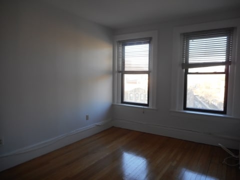 Building Photo - 448 Park Dr