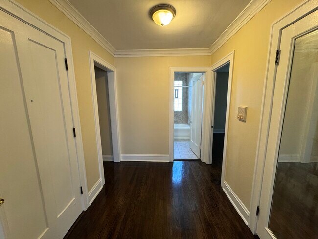 Foto del edificio - 2510 N LeClaire Ave