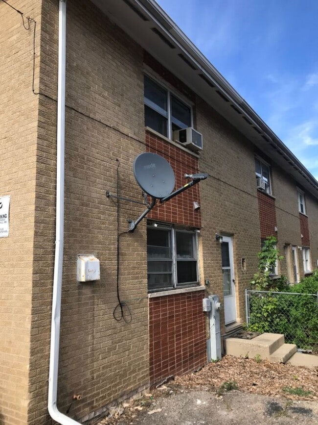 Building Photo - 2138 Hebron Ave