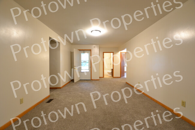 Building Photo - 122 Baker Ave
