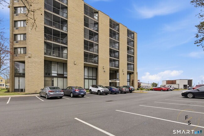 Foto del edificio - 140 Captain Thomas Blvd