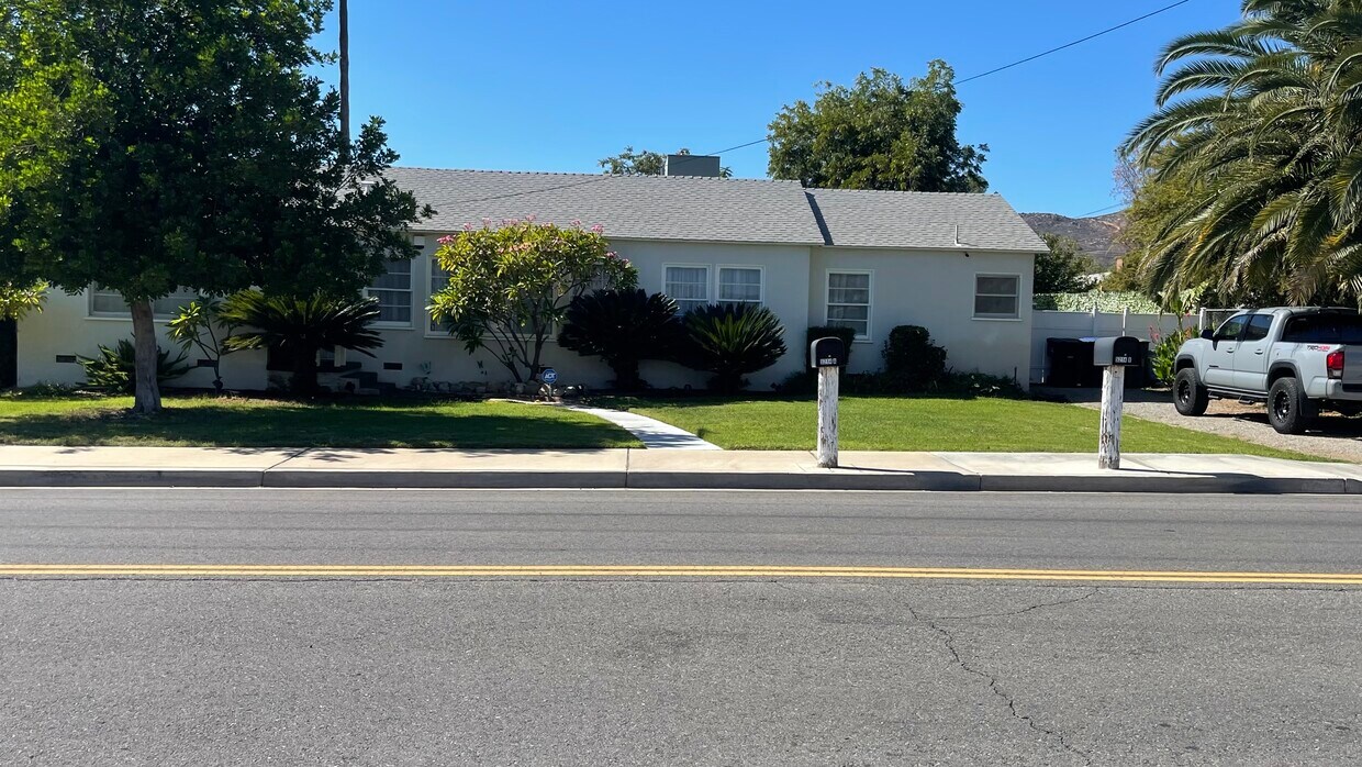 Foto principal - 5214 Golden Ave