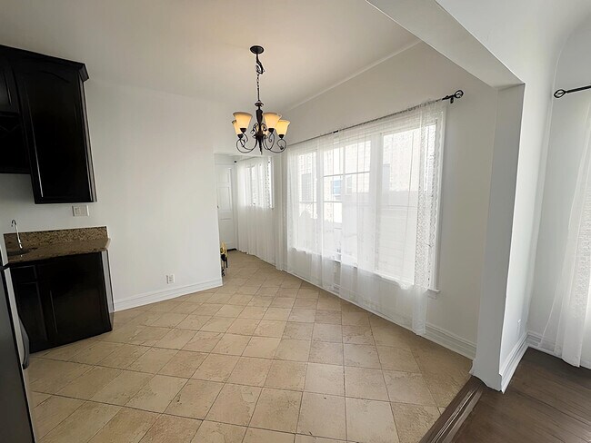Foto del edificio - 1525 1/2 S Orange Grove Ave