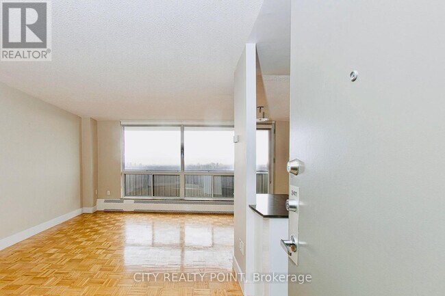 Photo du bâtiment - 666-1666 Spadina Ave.