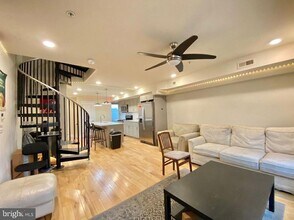 Building Photo - 1950 N Gratz St