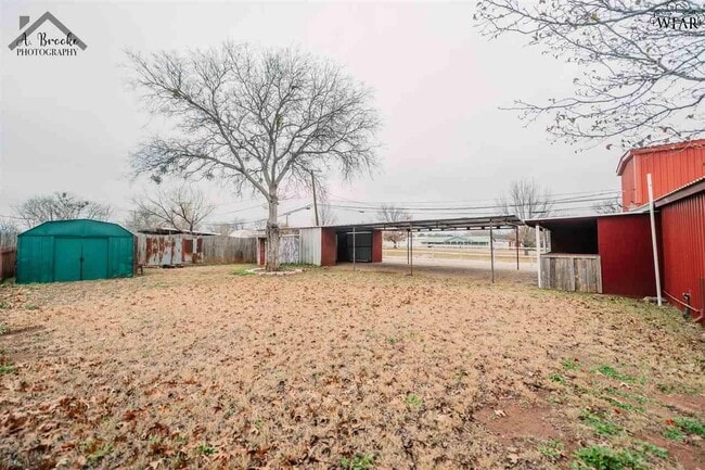 Building Photo - 808 S Yosemite St