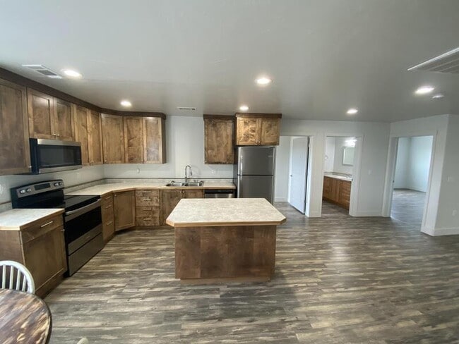 Building Photo - 705N US-191