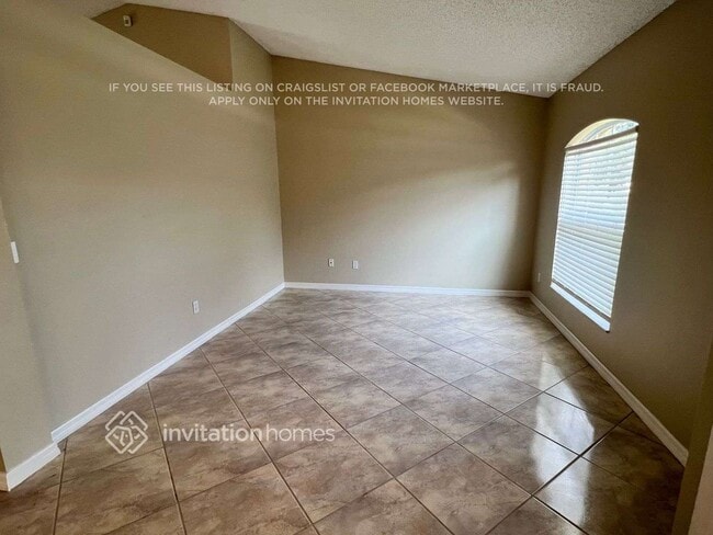 Building Photo - 1300 Navarre Dr