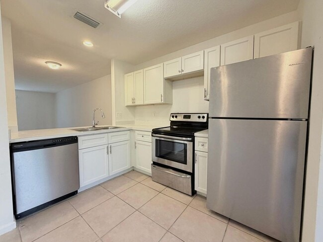 Foto del edificio - 910 Summit Lake Dr