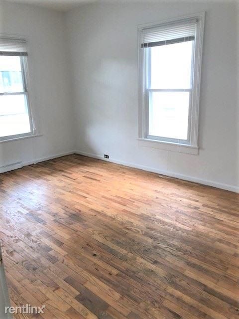 Building Photo - 3 br, 1 bath Apartment - 804 W Michigan Ave