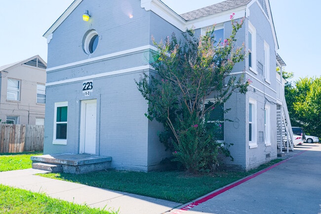 Building Photo - 223 SE 13th St