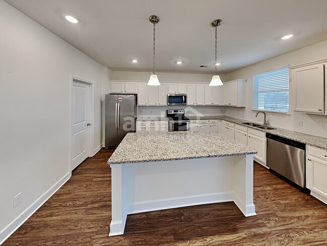 Building Photo - 4261 Longfellow Dr