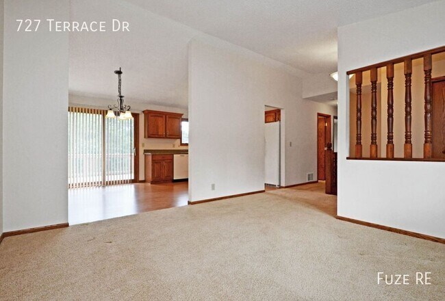 Building Photo - 727 Terrace Dr