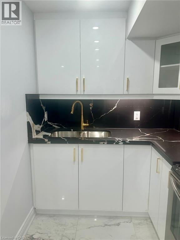 Building Photo - 5349 Tenth Line W