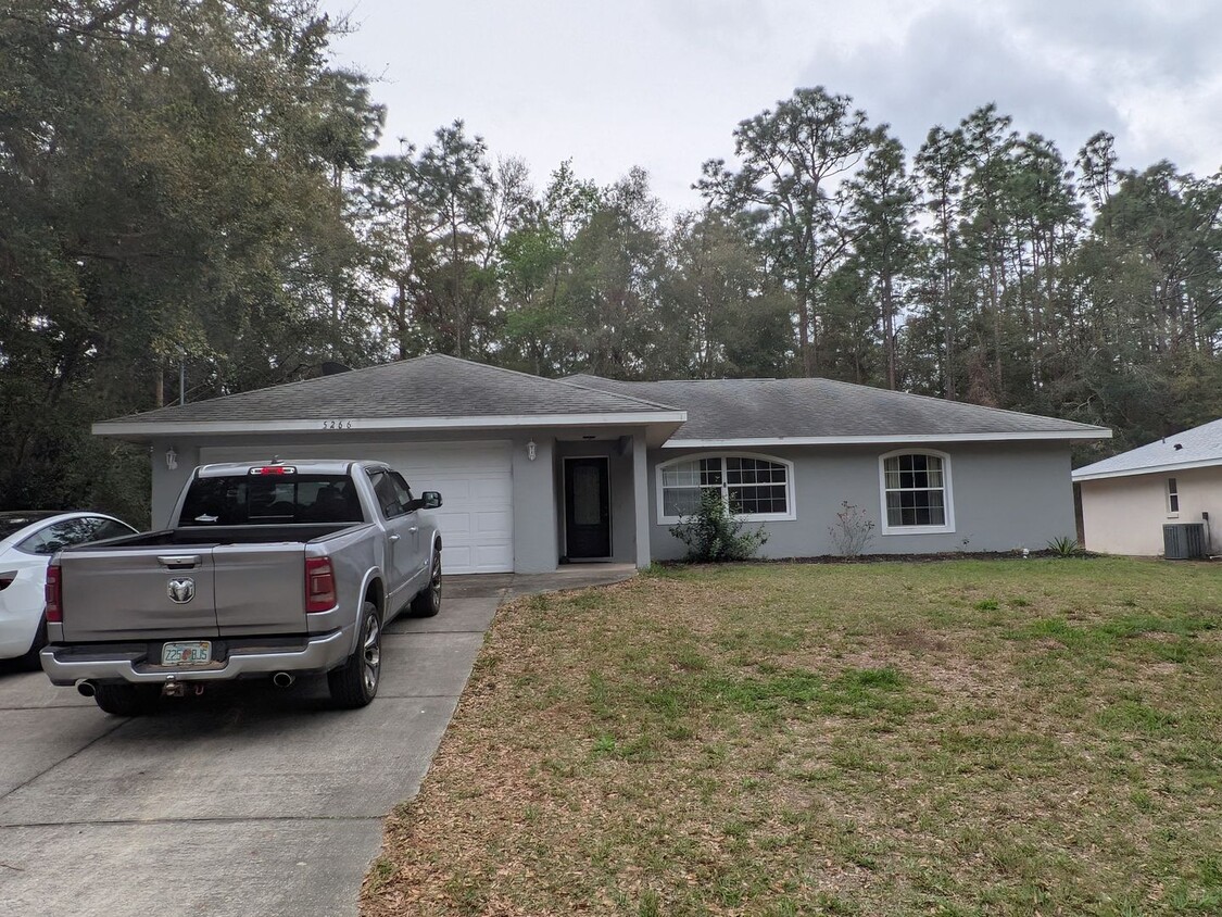 Primary Photo - Lovely 3/2/2 Fenced Home in Inverness