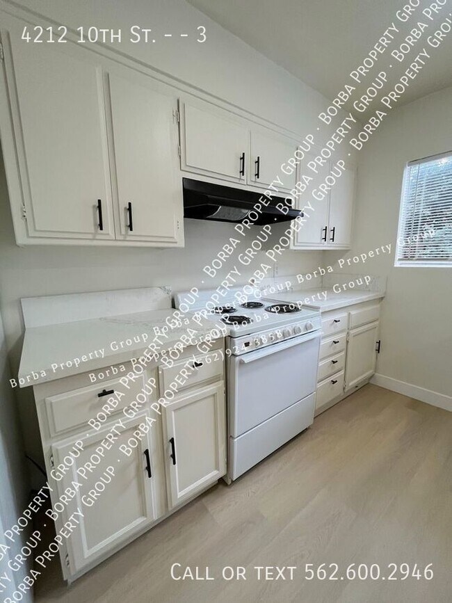 Foto del edificio - SPACIOUS 2 BEDROOM 2 BATHROOM TOWNHOUSE WI...