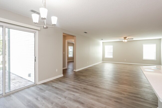 Building Photo - 11755 Alexandra Dr