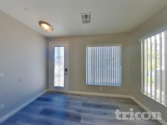Foto del edificio - 1686 Tristan Flower Ave