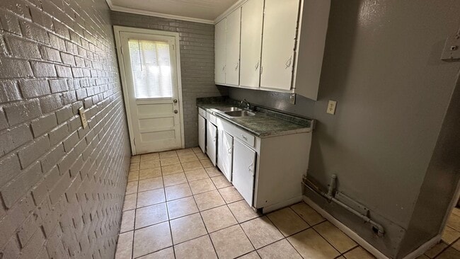 Building Photo - Two Bedroom Apartment in Lafayette!