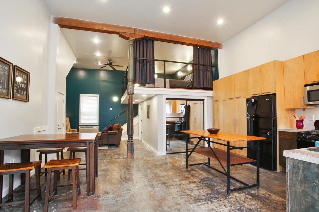 Primary Photo - 1245 Constance St