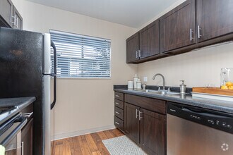 2BR, 1.5BA - 1,0002SF - Monaco Apartments