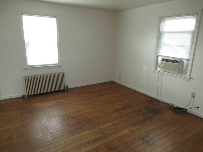 Foto del edificio - Bond Hill 13 Unit Multi-family