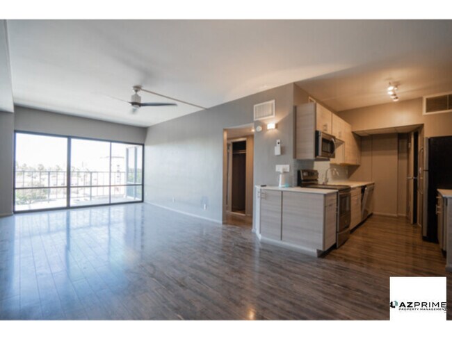 Building Photo - Unique Corner 1/1 Phoenix Condo!
