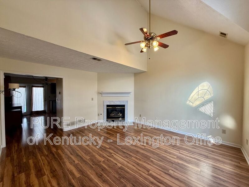 Primary Photo - 253 Shoreside Dr