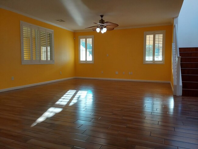 Building Photo - Stunning 5 Bedroom Home Near Aliante Casino