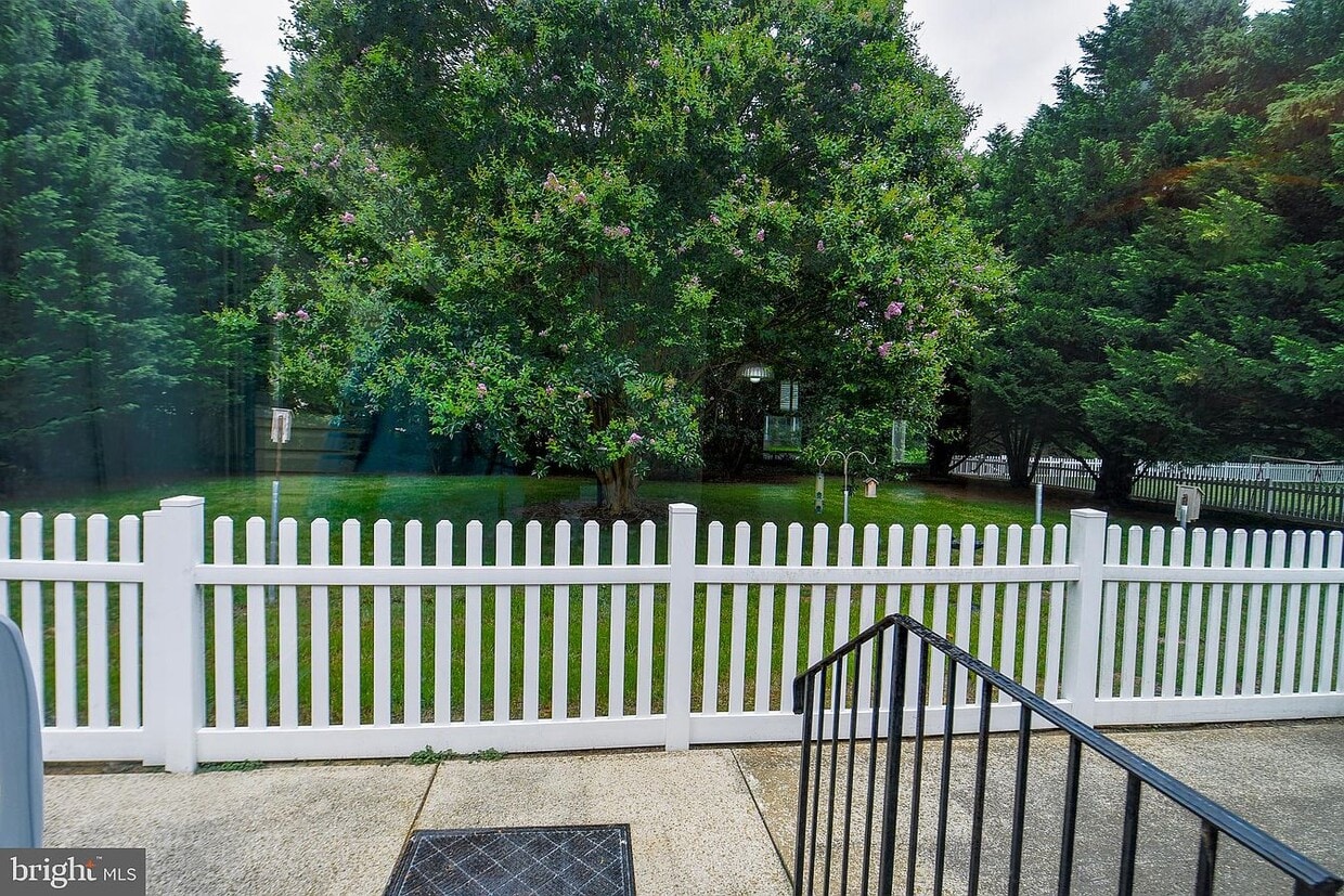 Building Photo - 110 Landing Dr