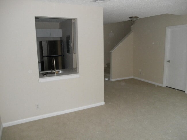 Building Photo - 721 Cypress Way E