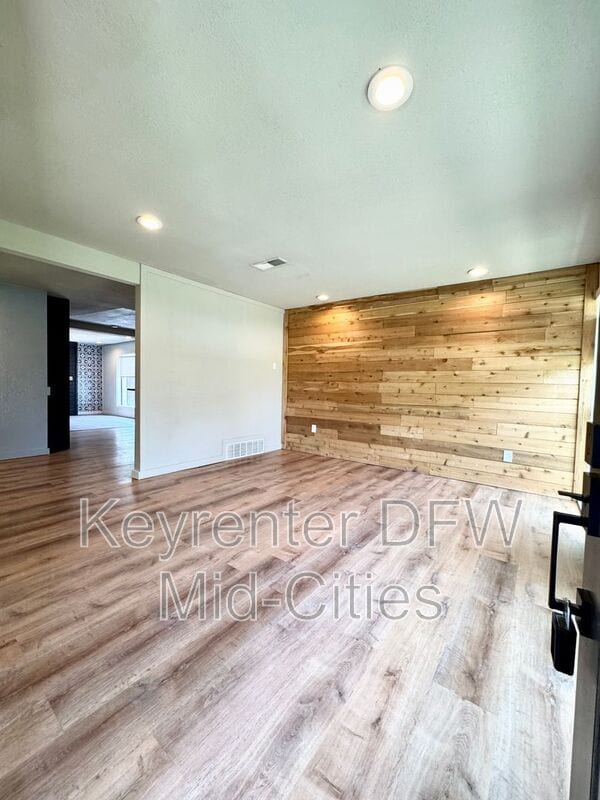 Foto del edificio - 2703 Downing Ave
