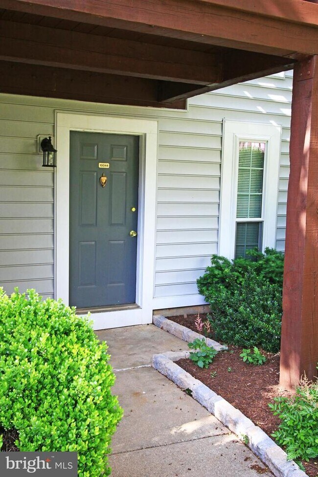 Foto del edificio - 10044 Oakton Terrace Rd
