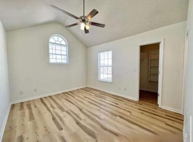 Building Photo - 710 SW Shadow Glen Dr