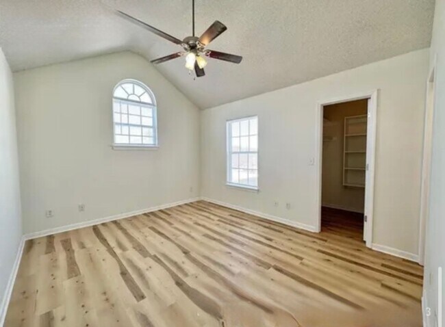 Foto del edificio - 710 SW Shadow Glen Dr