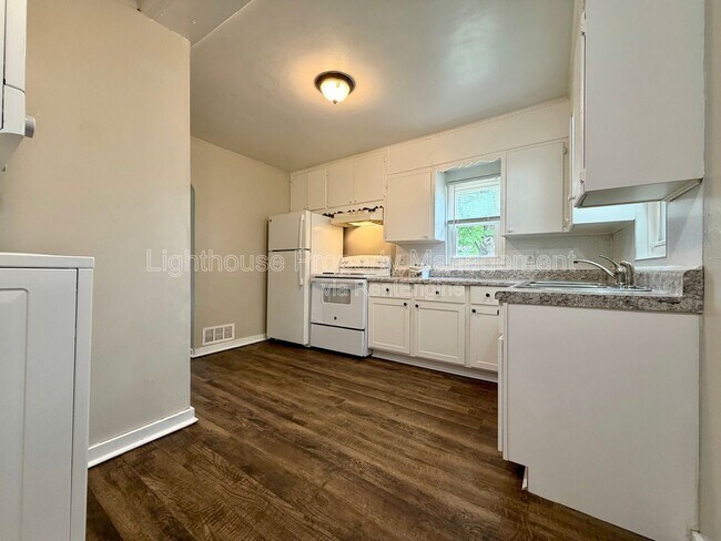 Foto del edificio - 2449 Hillside Dr NW