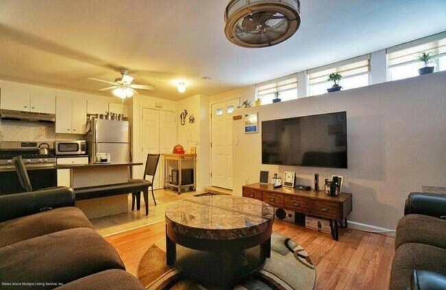 Foto del edificio - 399 Sleight Ave