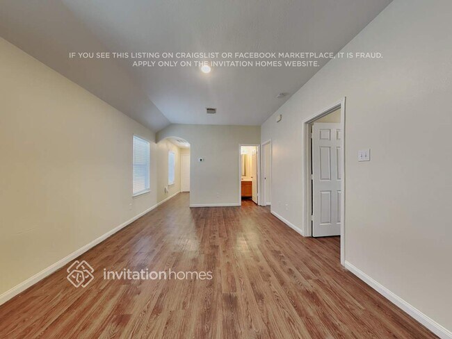 Foto del edificio - 6425 Mountain Pines Ln