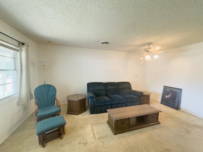 Foto del edificio - 705 Greenway Dr