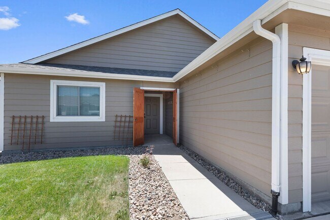 Building Photo - 3 Bedroom Ranch in North Fort Collins