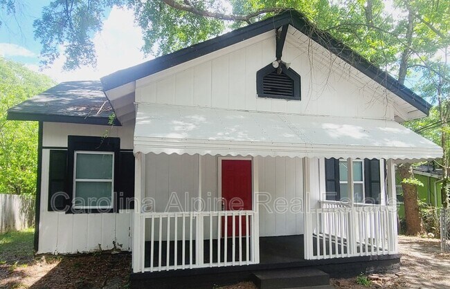 Building Photo - 104 Miller St