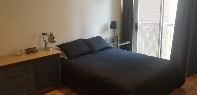 Building Photo - 323-323 Richmond St E