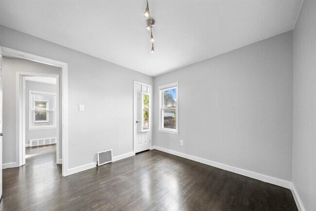 Foto del edificio - 2420 Harwood Ave