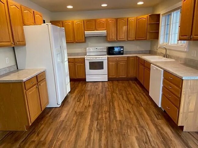 Foto del edificio - Pet Friendly 2 Bed  1 Bath Single Family Home With Fully Fenced Yard!