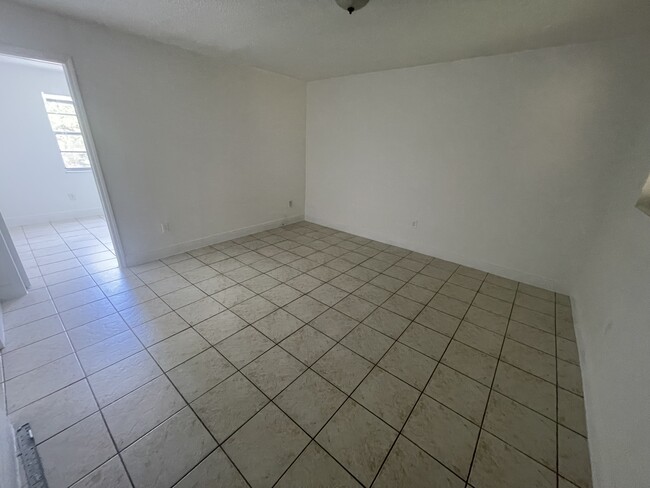 Foto del edificio - 1305 W 53rd St