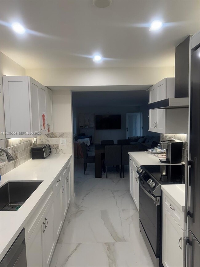 Building Photo - 3922 NE 166th St