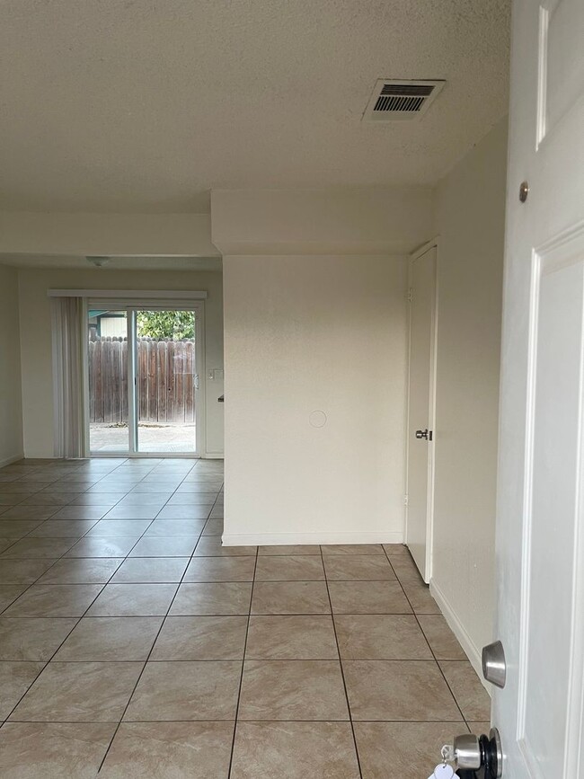 Building Photo - 2-Bedroom, 1.5-Bathroom Townhouse for Rent...