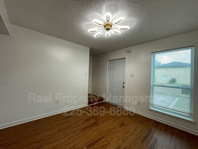 Foto del edificio - 1511 Cristy Dr